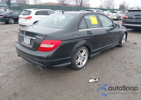 2012 Mercedes-Benz C 300 Sport 4Matic z USA, uszkodzony, nr VIN WDDGF8BB9CR233312